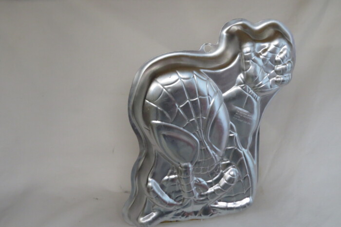 Backform Spiderman mit ausgestreckter Hand